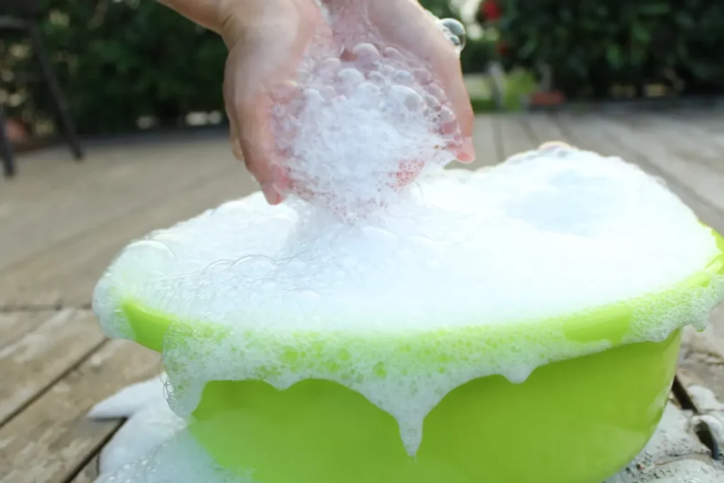 High foaming detergent powder with AOS foam booster