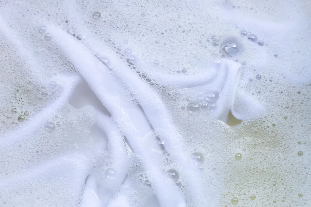 Soaking white clothes in detergent solution