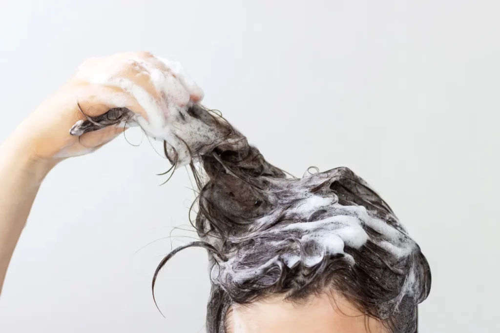 Hair washing with shampoo